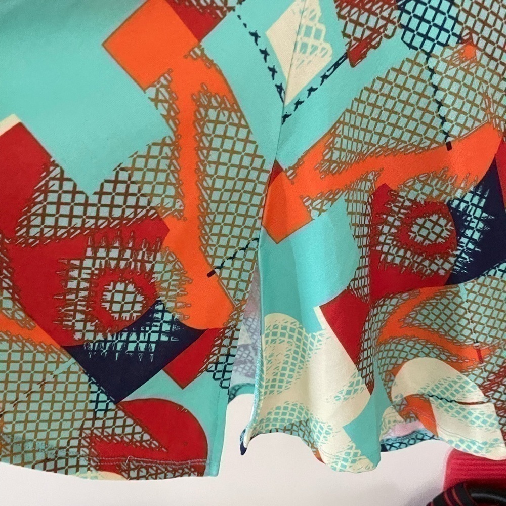LuLaRoe Geometrical Patterns scoop neck long Tshirt - perfect with leggings - Picture 4 of 8